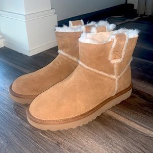 Size 8 Classic Mini Spill Seam Ugg Boot